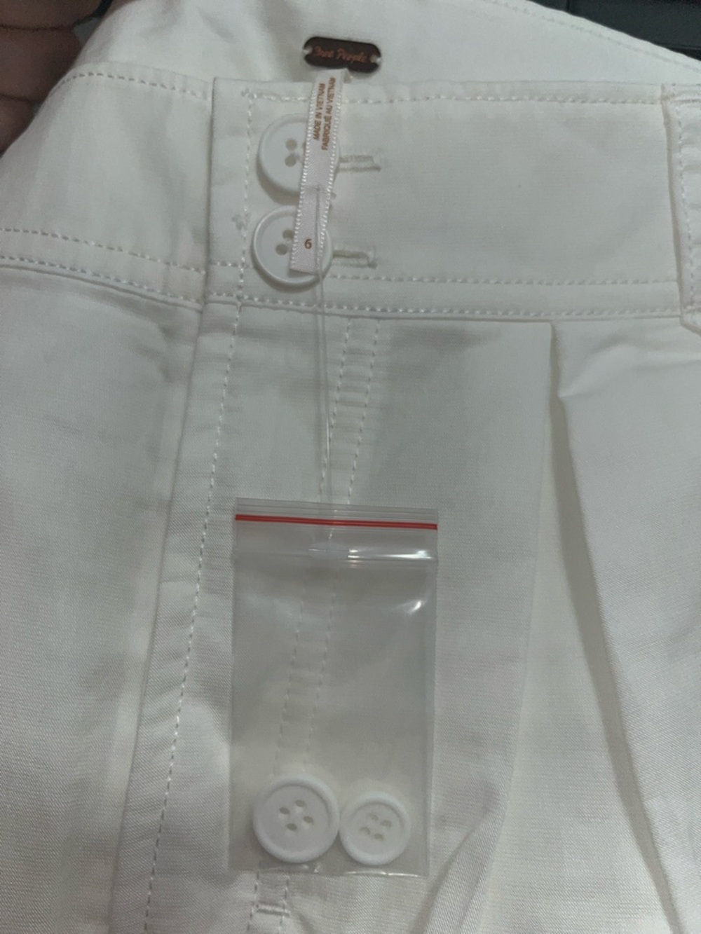 961. FREE PEOPLE Lyosel shorts in White NWOT - Picture 3 of 6